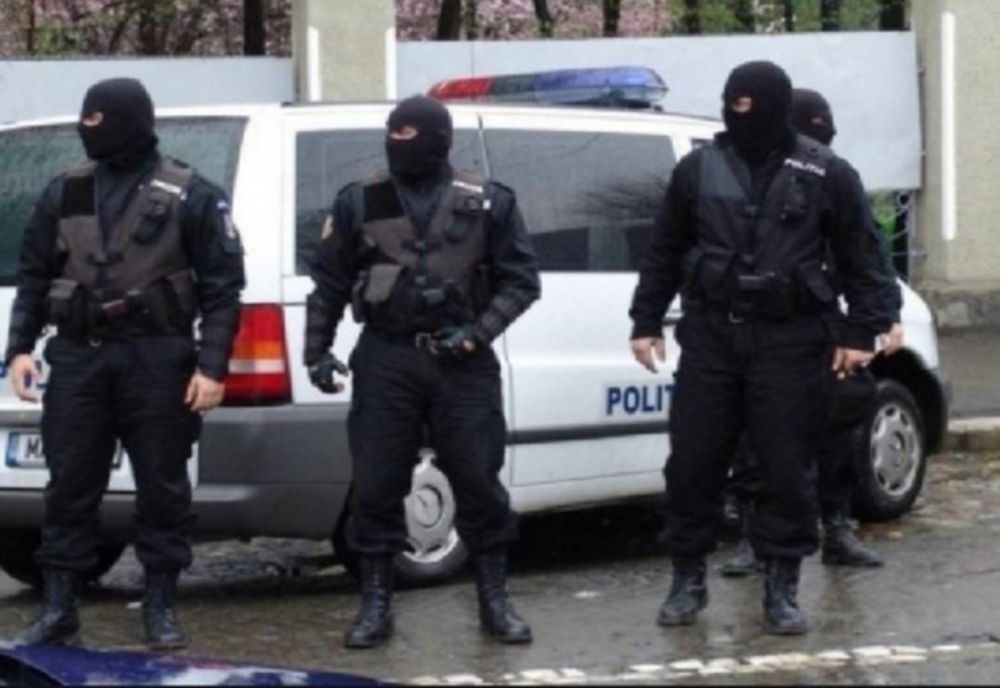 Desant ca în filme, la Iași! Mai mulți romi au fost arestați: Luau cantități mari de legume, pe care nu le mai plăteau!