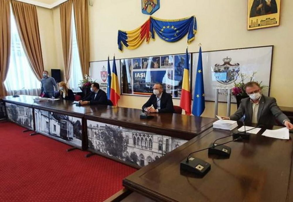 Primăria Iași cheltuie aproape 300.000 lei pentru realizarea a 40 de centre de educație online