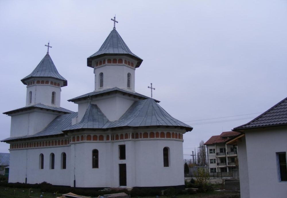 Ieșenii, exasperați de muzica religioasă pusă non-stop la boxe! „De COVID-19 am scăpat deocamdată, dar muzica asta ne dă gata!”