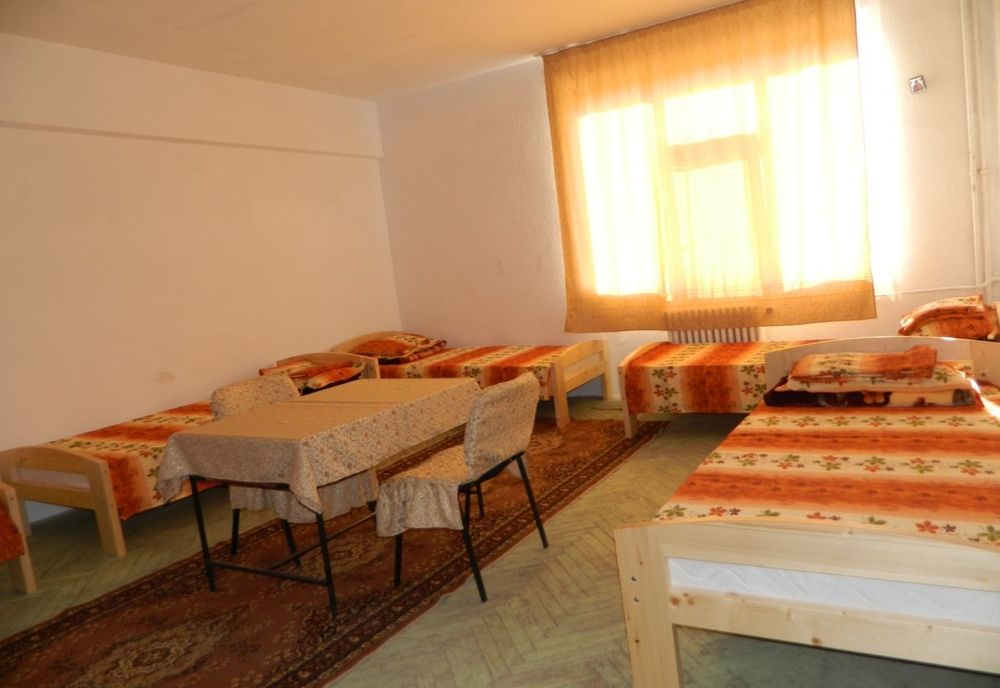 Ieșenii întorși din străinătate, duși în carantină în cămine și internate școlare din județul Iași