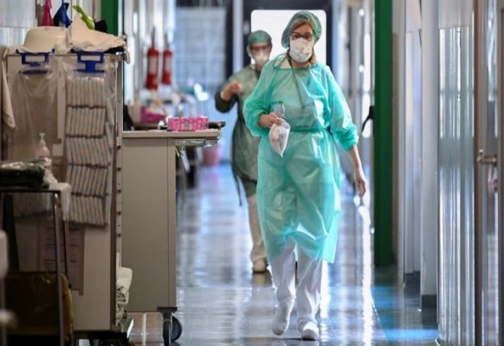 Noi focare de COVID-19, la Iași: 12 angajați de la căminele de bătrâni, depistați pozitiv