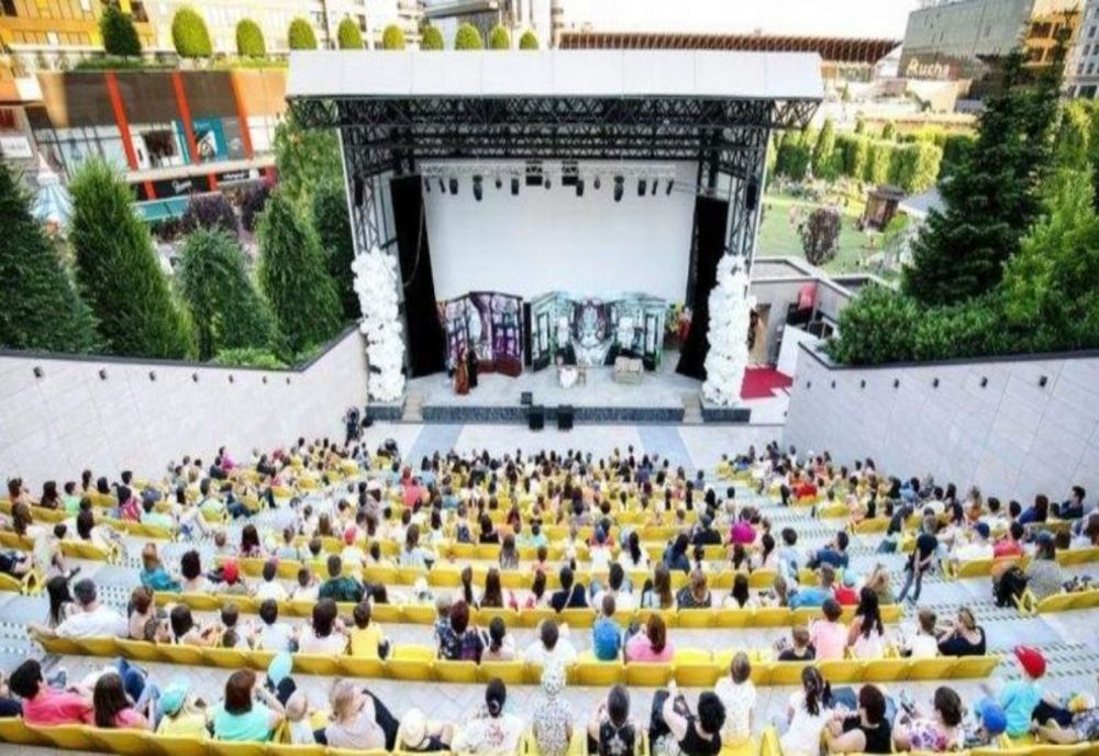 Spectacolele în aer liber la Amfiteatrul Palas