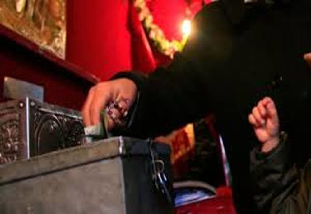 A furat din cutia milei. Polițiștii au fost nemiloși și l-au arestat