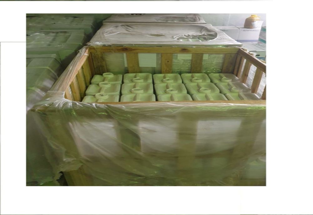 Peste 2.000 de litri de erbicid expirat, confiscați de polițiști