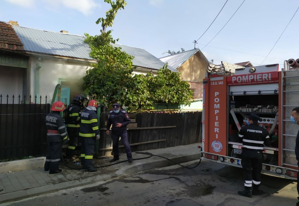 Incendiu la o casă din Iași pornit de la o lumânare