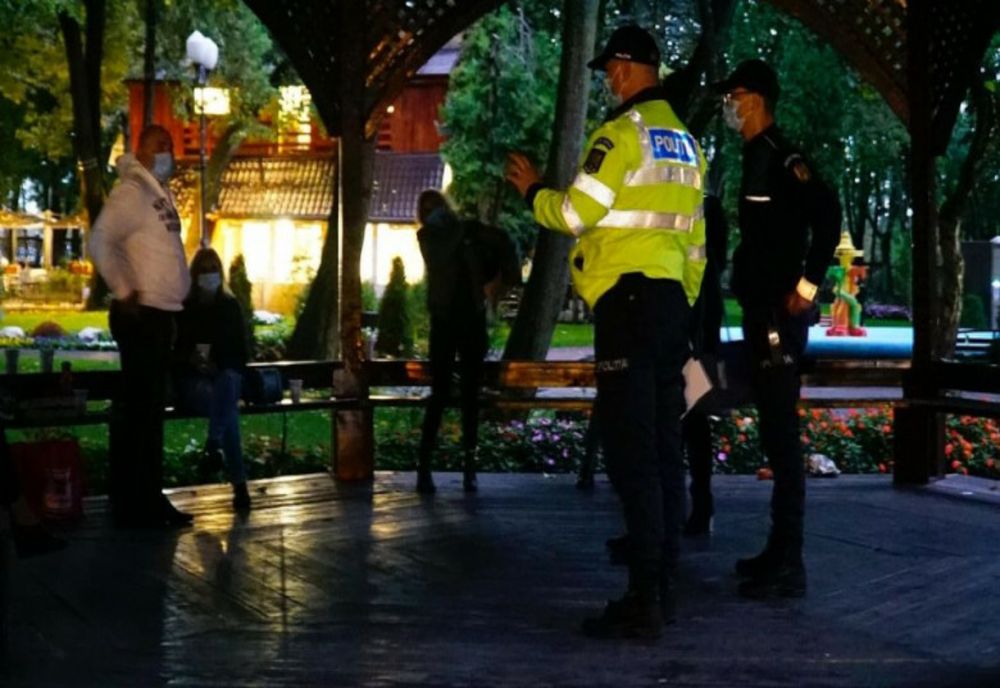 Petreceri întrerupte de polițiști