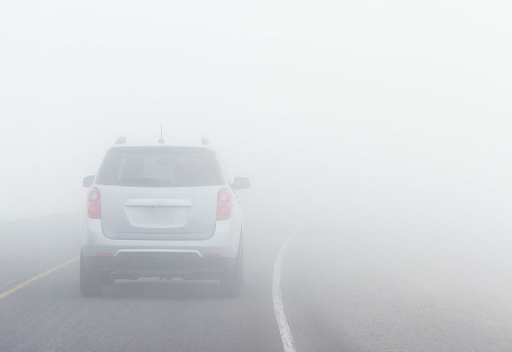 Conduceți prudent în condiții de ceață! Recomandările polițiștilor