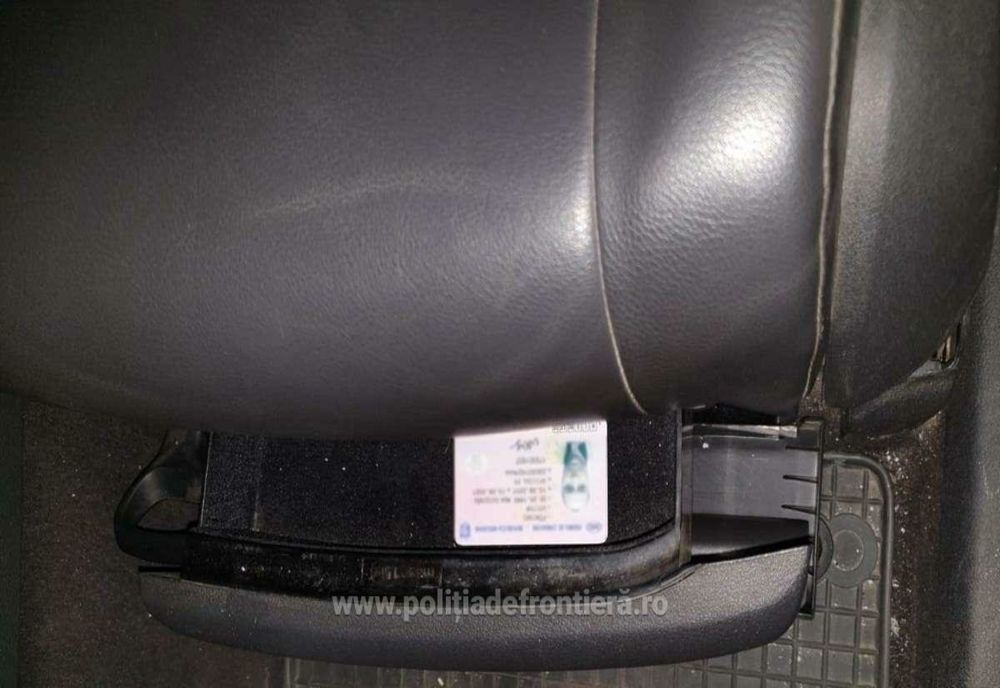 Pentru că a rămas fără permis pentru 5 ani, și-a cumpărat unul fals pentru toate categoriile de vehicule