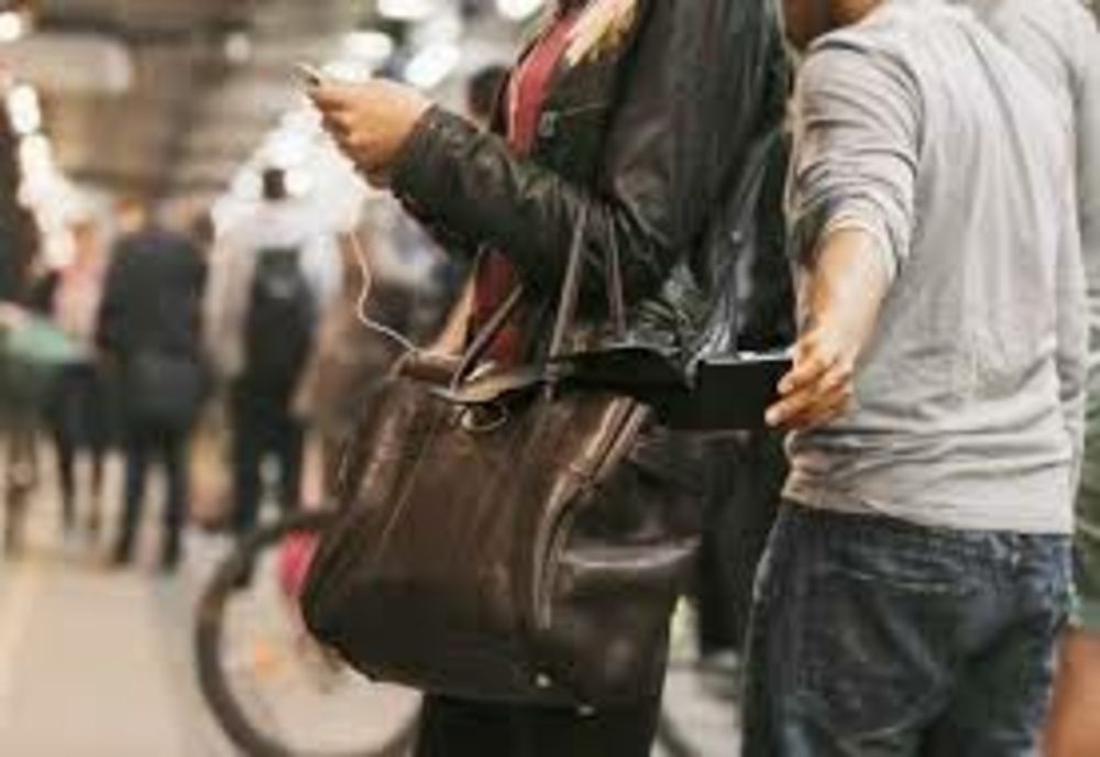 Atenție la buzunare! Mai mulți ieșeni au fost lăsați fără bani de o bandă de hoți