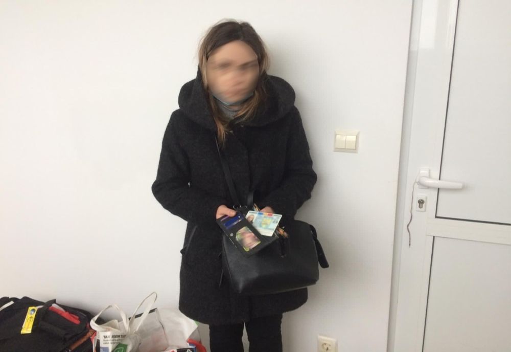 Carte de identitate falsă cumpărată de la Paris cu 150 de euro