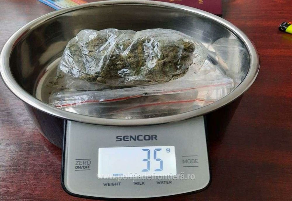 Basarabean cu droguri de mare risc, oprit în vamă