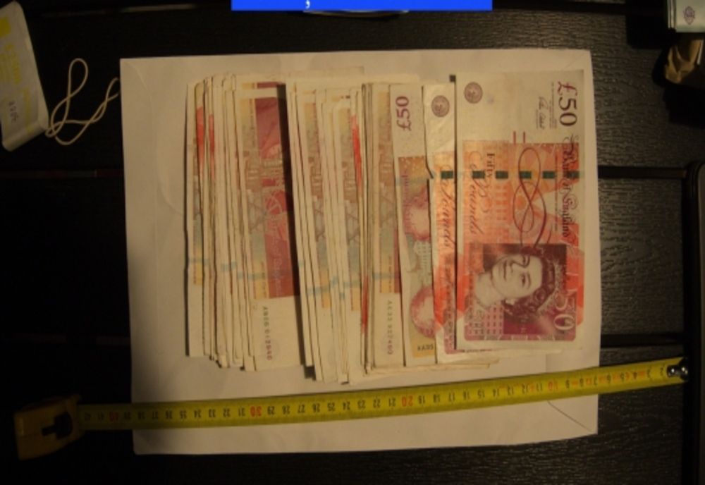 Bărbat din Iași, reținut de procurorii nemțeni pentru fraude informatice