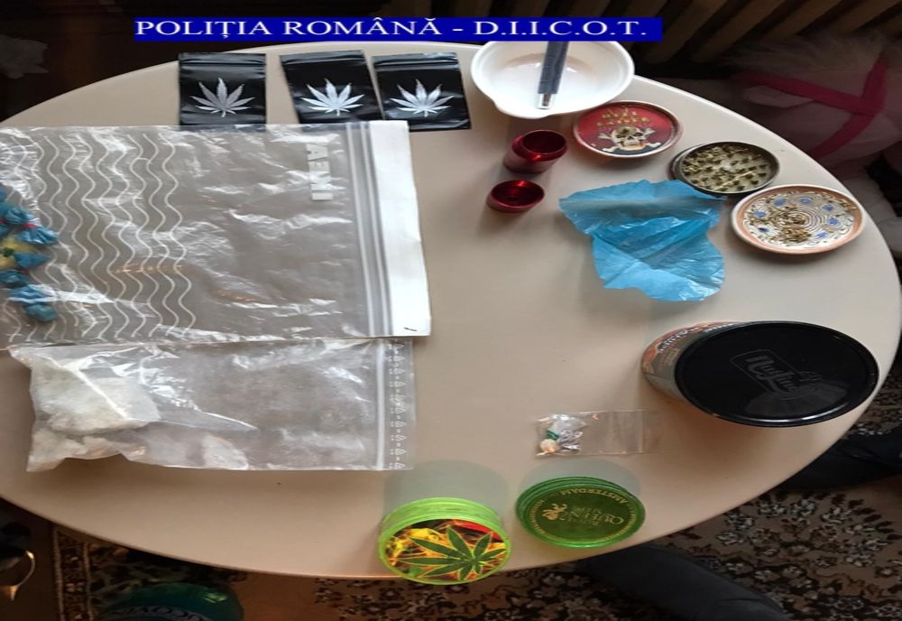 Traficanți de droguri din Iași săltați de polițiști (FOTO/ VIDEO)