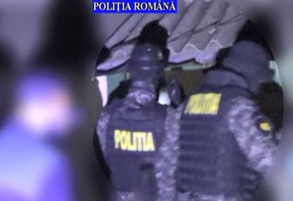 Percheziții într-un dosar de furt calificat