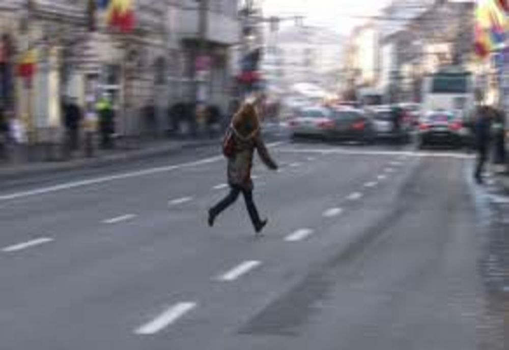 59 de pietoni amendați într-o singură zi