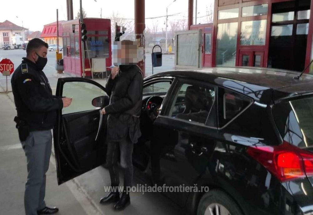 Buletin fals, găsit în bagajul unui basarabean