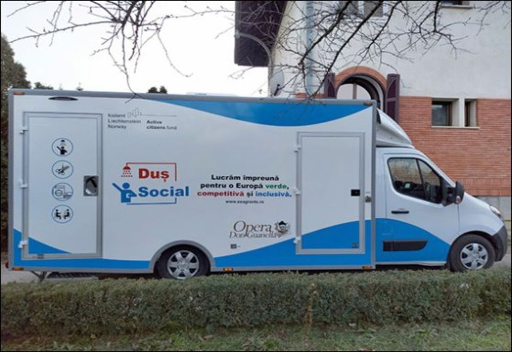 Duș mobil pentru persoanele fără adăpost din Iași