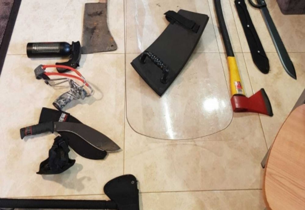 VIDEO Percheziții la o grupare de criminalitate organizată, specializată în violență, camătă, șantaj și proxenetism!