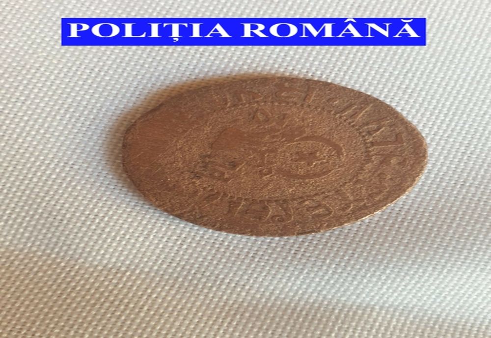 Monedă, extrem de rară, din perioada 1572-1574, găsită într-o curte în județul Neamț (FOTO)
