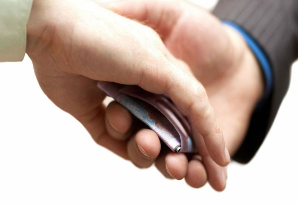 Şeful Biroului Rutier Iaşi şi alţi 13 agenţi de poliţie au fost trimişi în judecată