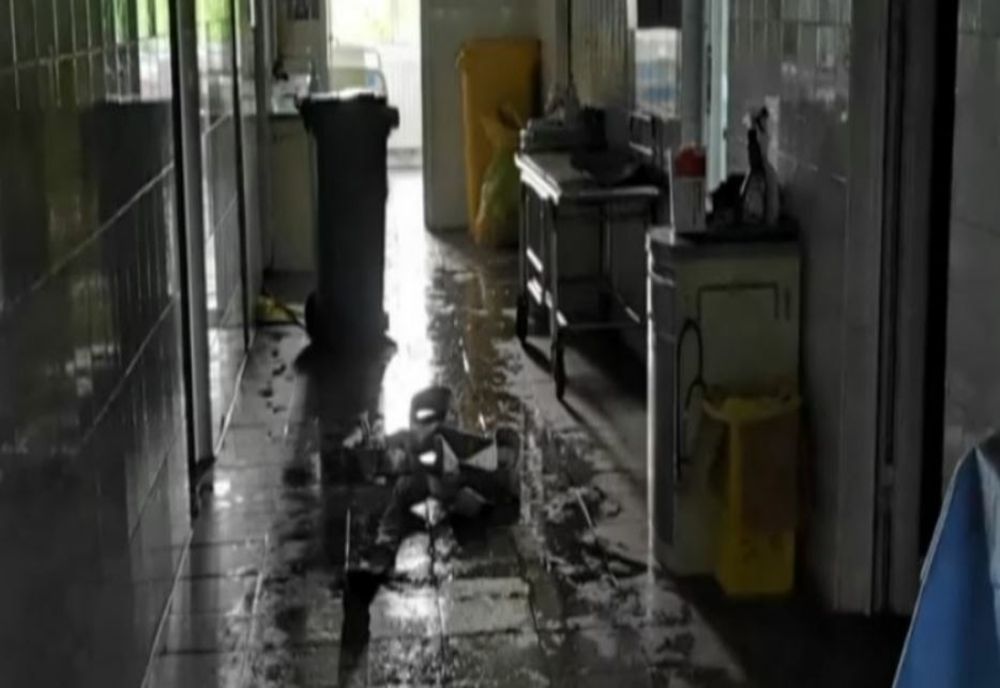 Primele imagini cu salonul distrus în incendiul puternic de la Spitalul de copii din Iași