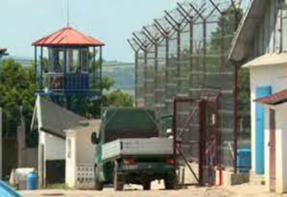 METODA ACCIDENTUL - Percheziții la Penitenciarul Gherla! Telefoane şi cartele descoperite la deţinuţi!