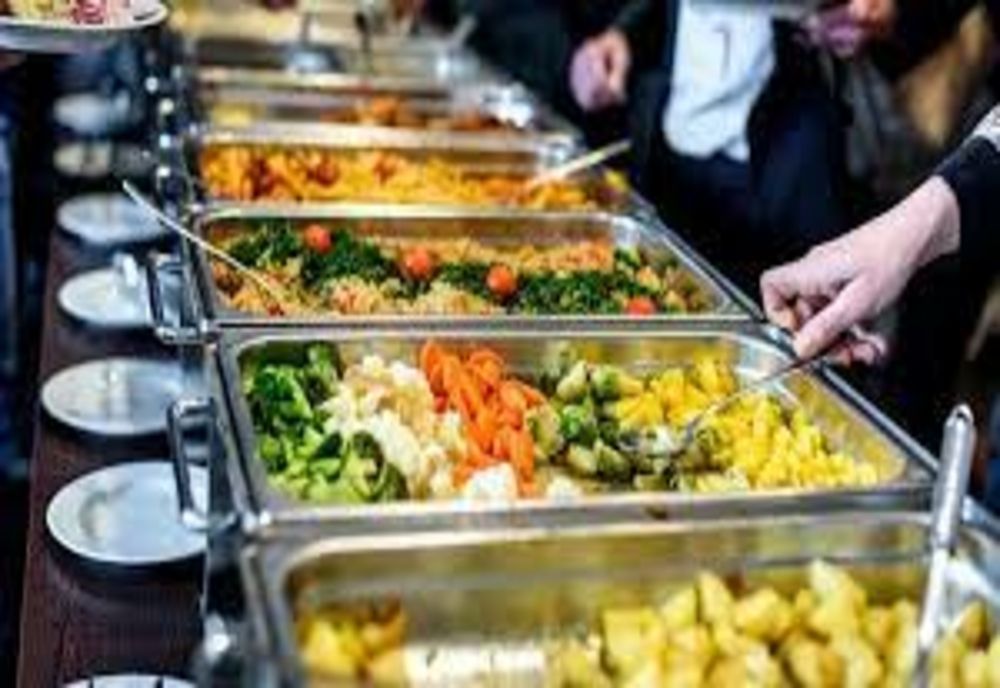 285.000 de persoane vârstnice sau fără adăpost, beneficiari ai programului “Mese calde”