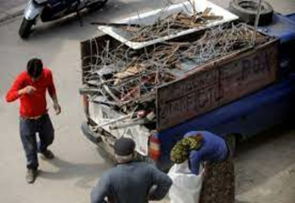 Hoți de fier vechi, identificați de polițiști! Unul dintre ei, arestat