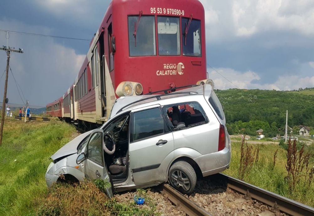 Mășină lovită de tren în județul Iași