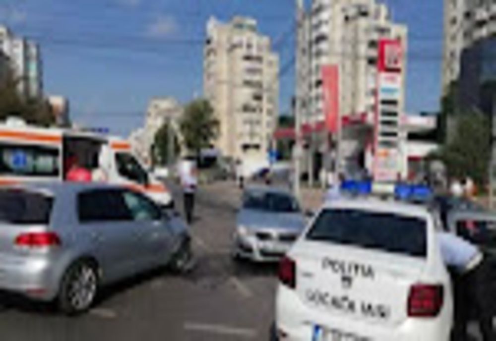 Un tânăr din Iaşi, dat în urmărire naţională, prins după ce a provocat un accident cu o maşină furată - VIDEO