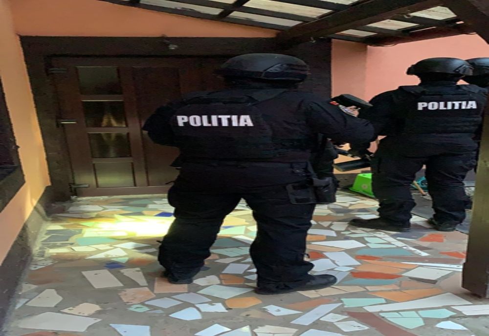 Percheziții într-un dosar de camătă și santaj