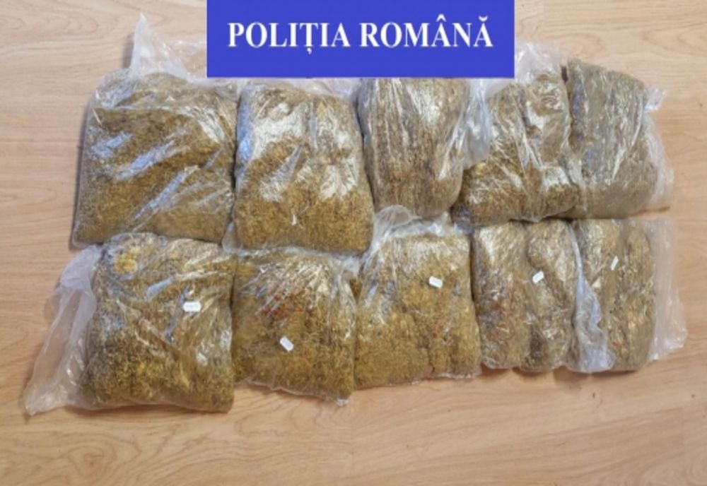 5 kg de tutun de contrabandă, descoperit de polițiști
