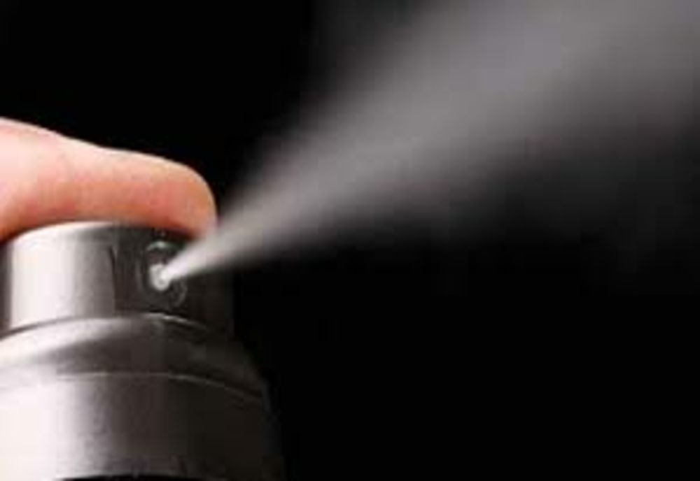 Un cadru didactic din Iași a ajuns la spital din cauza inhalării vaporilor unui spray lacrimogen