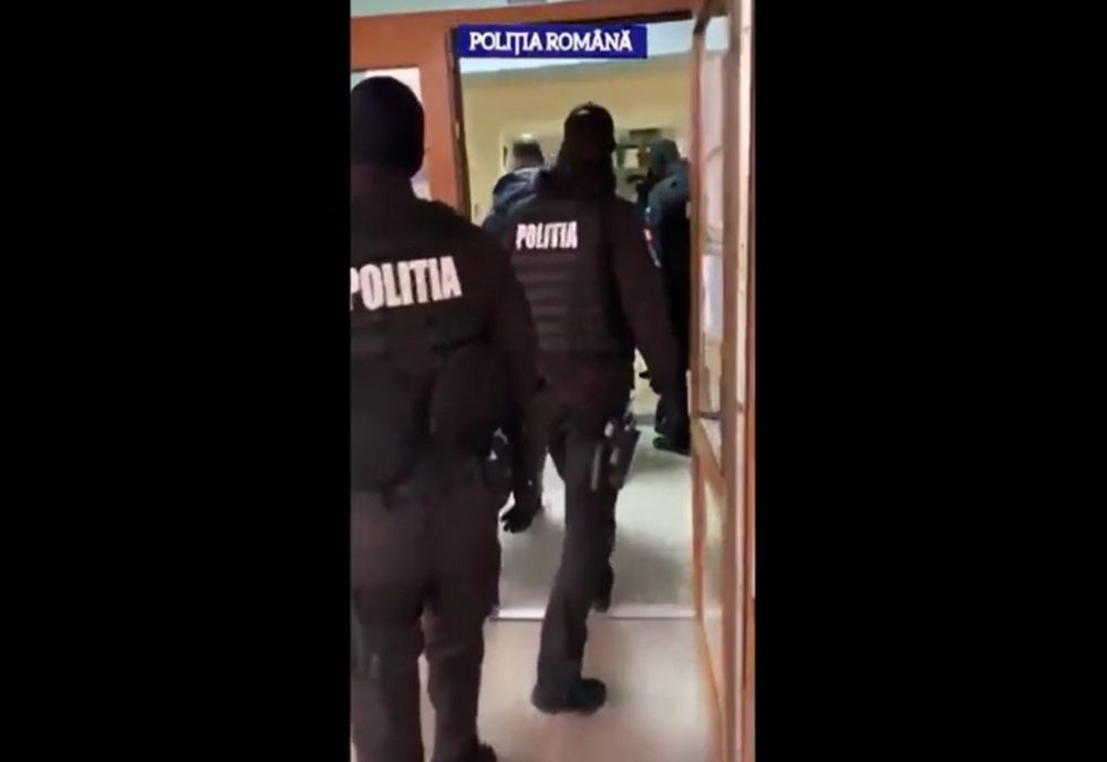 Audieri și percheziții într-un dosar de proxenetism