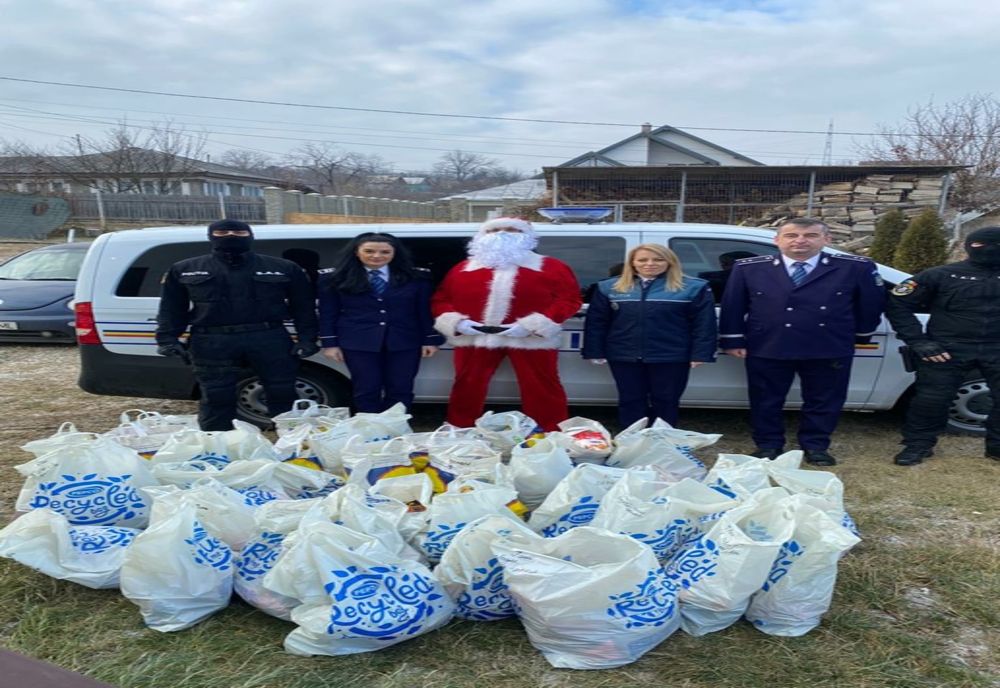 Polițiștii ieșeni, mesagerii lui Moș Crăciun.