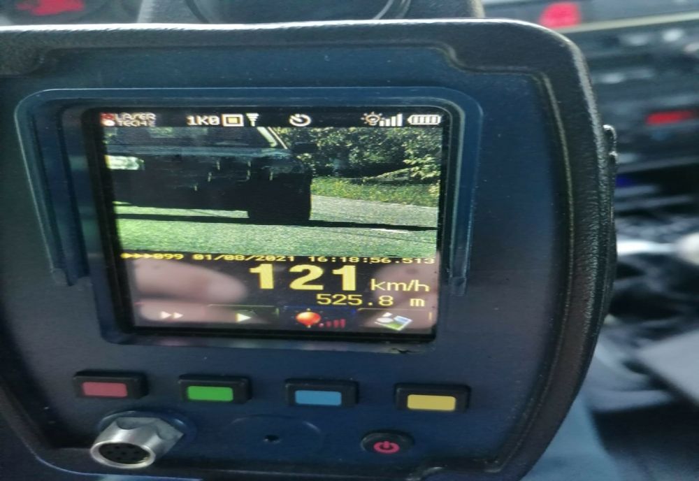 Un șofer prins pe radar cu o viteză de peste 120km/h