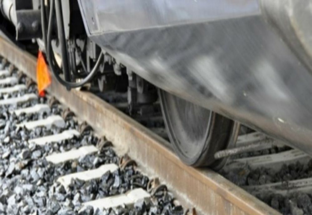 Medicii de la Iaşi i-au reimplantat piciorul fetiţei de 13 ani lovită de tren în gara din Bacău