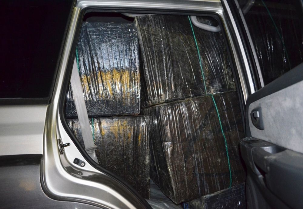 Țigări de contrabandă, în valoare de 165.000 de lei, confiscate de poliţiştii de frontieră ieşeni după o urmărire ca-n filme