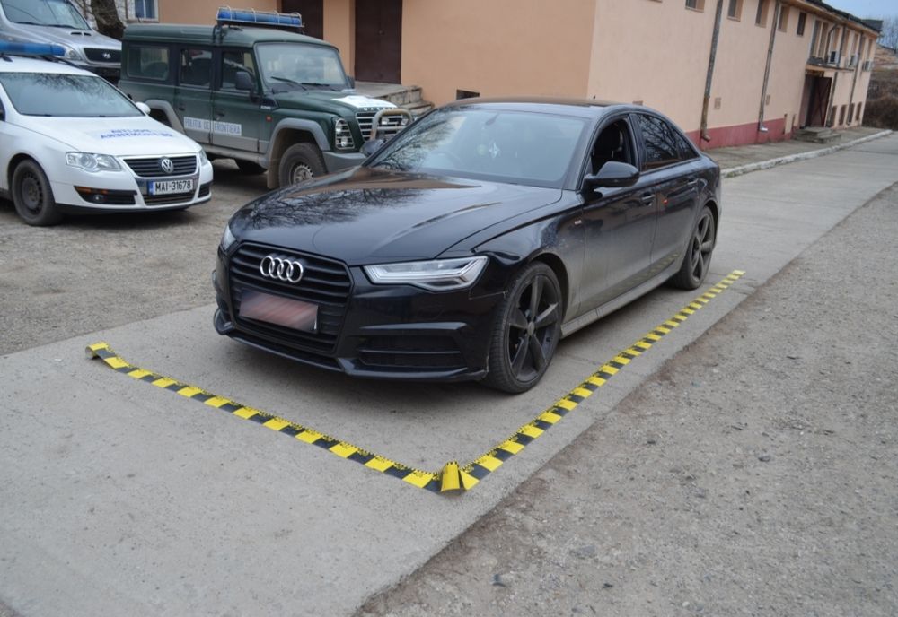 Autoturism furat din Marea Britanie, descoperit la Iaşi