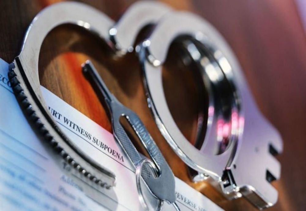 A vrut să fugă din țară, însă a fost oprit la vamă. Un bărbat avea emis pe numele său un mandat european de arestare