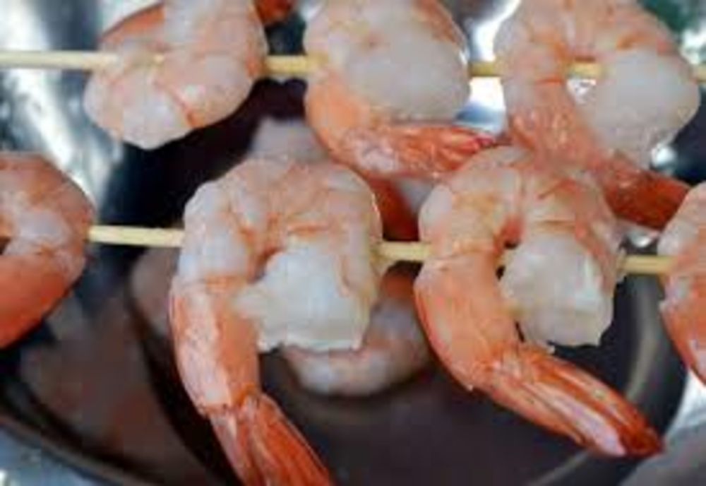 A furat opt pungi cu creveţi