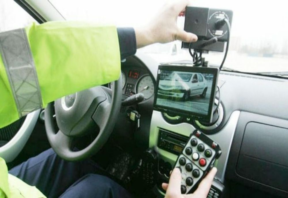 „Zbura” cu peste 100 km/h în localitate și beat la volan!