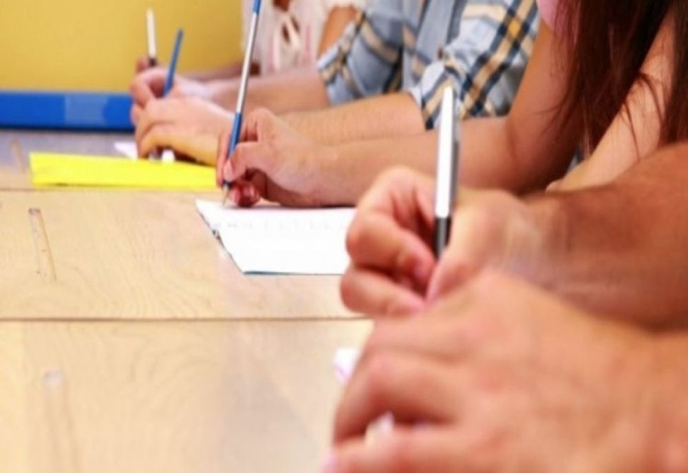 Doi elevi din Iaşi, printre câştigătorii concursului de eseuri „Adevăr și memorie