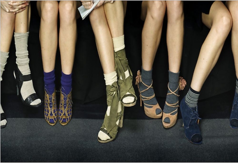 Șosetele colorate, interzise într-un liceu din România - Restricții halucinante în unitatea de învățământ