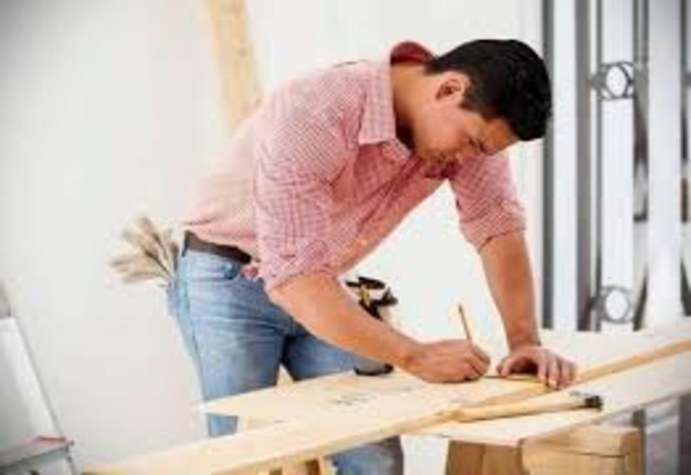 A încasat avansul pentru câteva obiecte de mobilier și a ajuns în arest! Vezi motivul