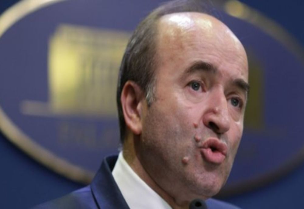 Tudorel Toader și soția sa, venituri de 50.000 de euro pe lună. 7 apartamente și case, zeci de mii de metri pătrați de teren