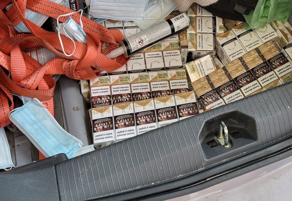 Ţigări de contrabandă de aproape 10.000 lei, descoperite la intrarea în ţară