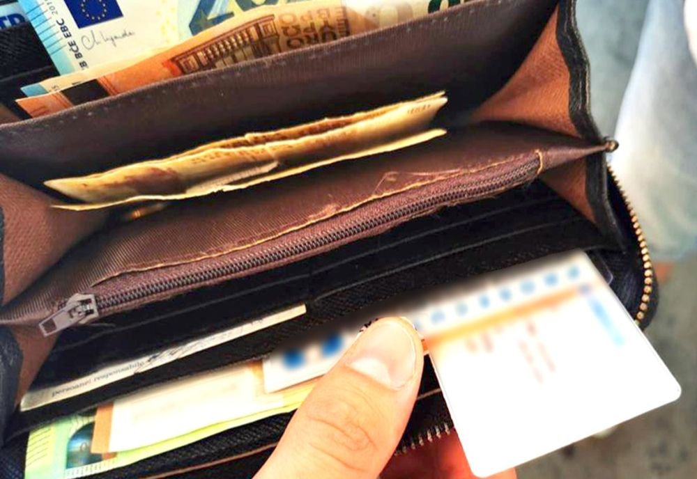 Permis de conducere fals obţinut cu 200 de euro