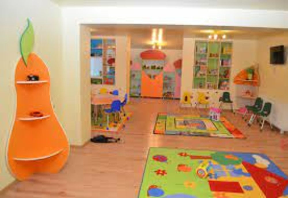 PNRR: Se urmărește lansarea apelului pentru crearea unei rețele de centre de zi pentru copiii expuși riscului de a fi separați de familie la 20 septembrie 2022