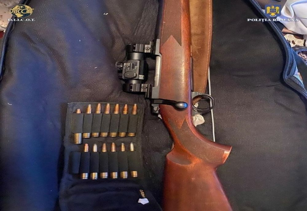 IAȘI: O armă și două cartușe, confiscate de polițiști